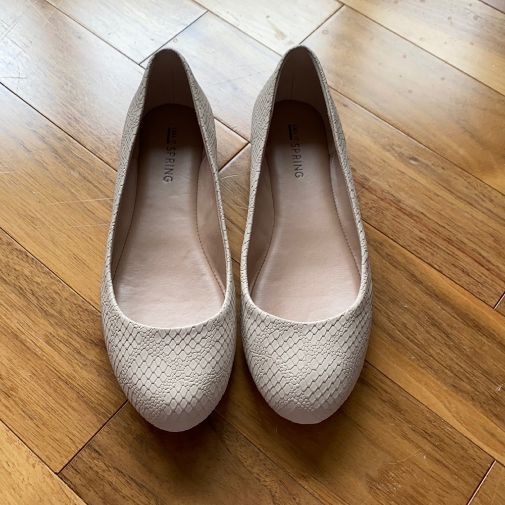 2 for $20 💕NWOT Faux leather beige ballet flats